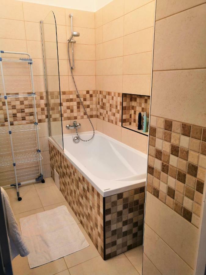 Ancsi Apartmant Kecskemet Exterior photo